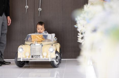 お子様と3人での結婚式！ゲストと楽しいひとときを♪の挙式画像