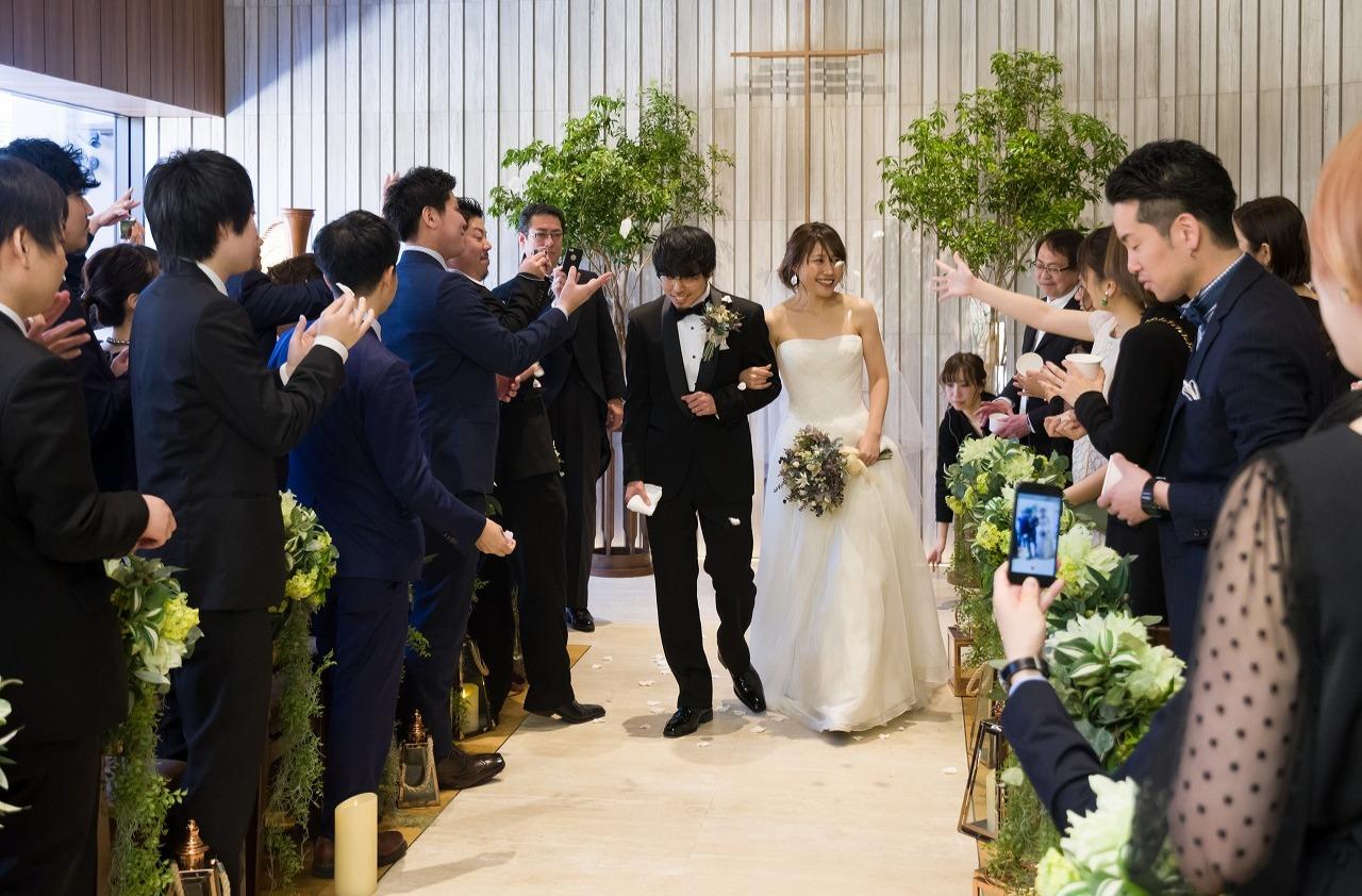 新郎新婦もゲストも主役のアットホームな結婚式の挙式画像