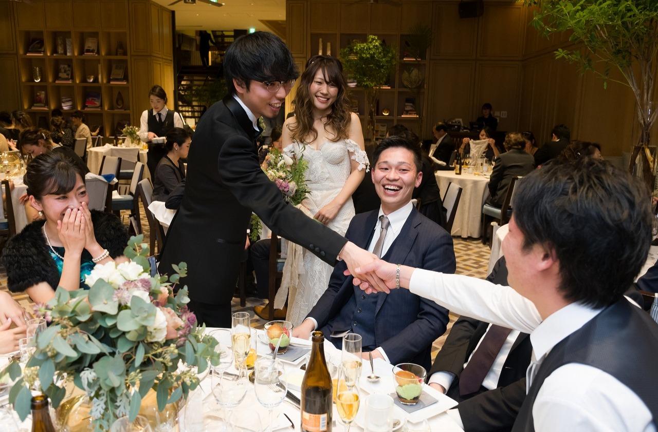 新郎新婦もゲストも主役のアットホームな結婚式の披露宴画像