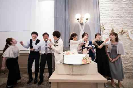 ゲストみんなで楽しめる、距離感の近い結婚式の披露宴画像