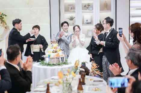 スタッフと創る結婚式〜幻想的なランタン演出〜の披露宴画像