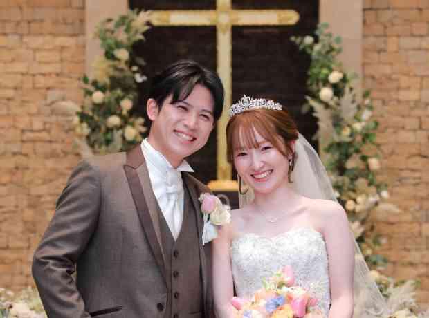 ナチュラルな雰囲気に包まれる新婦の夢が叶った日の挙式実例画像