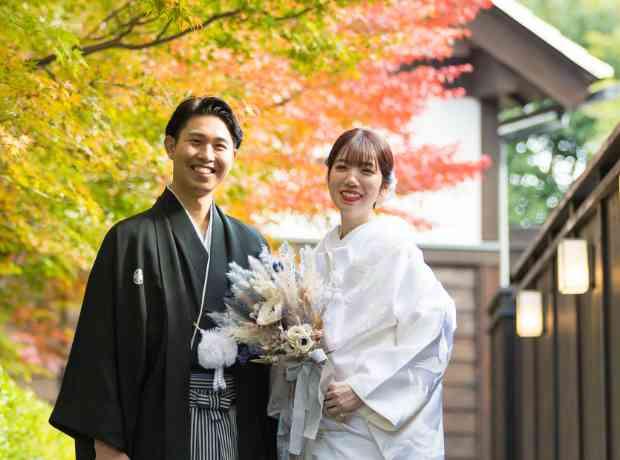 紅葉の色づき美しい秋晴れの和装人前挙式の挙式実例画像