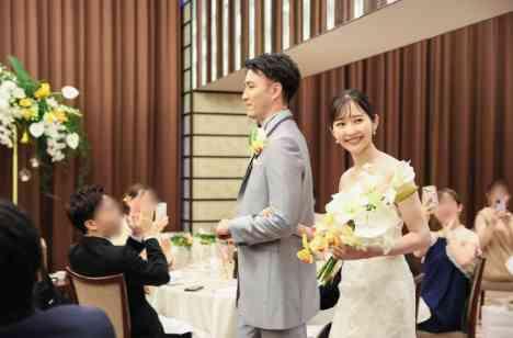 ライトアップの東京タワーが美しいナイトウェディングの演出画像