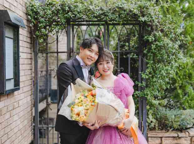 季節の花々に囲まれて迎える、特別な日の挙式実例画像