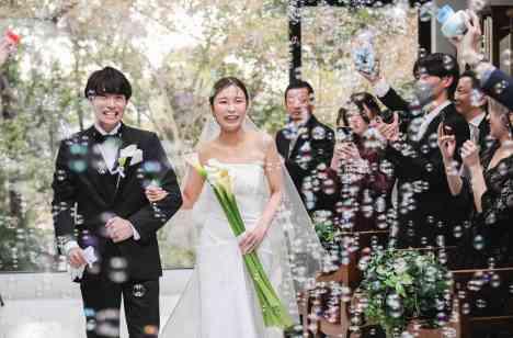 ゲストと同じ目線で楽しむおふたりらしい結婚式の挙式画像