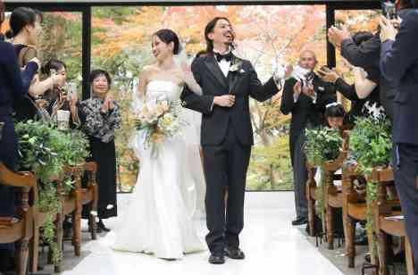 空間づくりからこだわった理想の結婚式の挙式画像