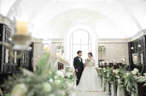 こだわりが詰まったおふたりらしい結婚式の挙式画像