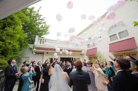 私たちの大好きな物を詰め込んだ結婚式の披露宴画像