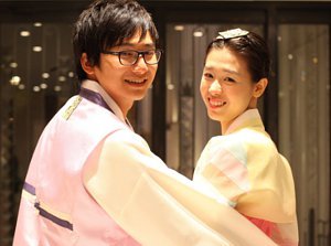 お2人が出会った日本でアジアンＷＥＤＤＩＮＧの挙式実例画像