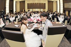 元気いっぱい!ふたりの笑顔もゲストの笑顔も花開く。の披露宴画像
