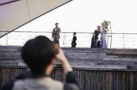 運河からの風と水面の光に包まれた贅沢な空間の演出画像
