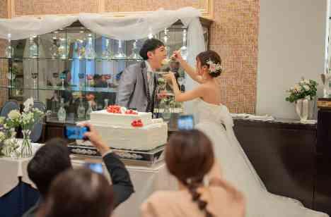 お仕事や趣味を活かしたおふたりらしいご結婚式の披露宴画像