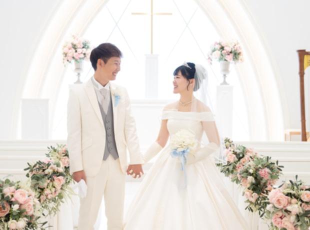 憧れの大階段で大切な皆様に囲まれた一日を！の挙式実例画像