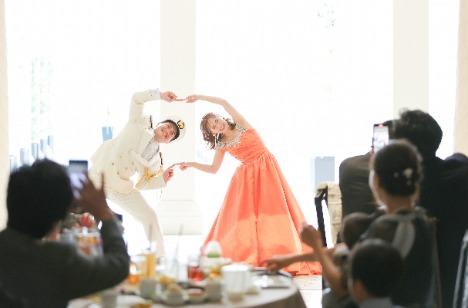 大好きな人に囲まれながら過ごす最高の一日の披露宴画像
