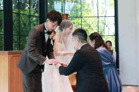楽しく想いに溢れたゲスト参加型結婚式の挙式画像