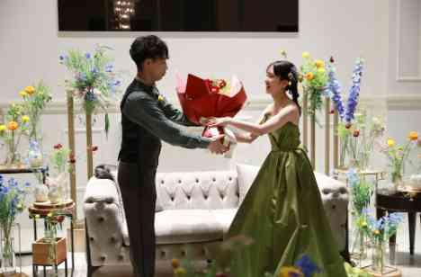 楽しく想いに溢れたゲスト参加型結婚式の演出画像