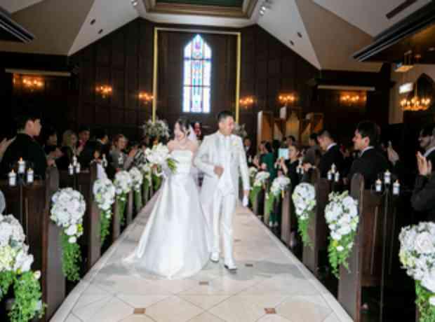 アットホームかつ派手派手にしてゲストが楽しい結婚式の挙式実例画像