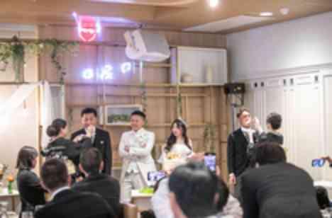 アットホームかつ派手派手にしてゲストが楽しい結婚式の披露宴画像