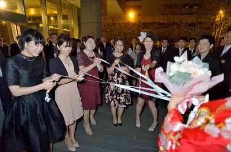 和の趣を感じる神前式＆200坪の庭園と開放的な披露の演出画像