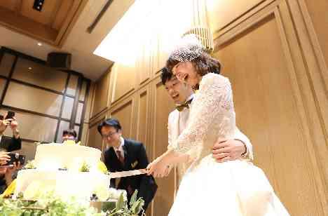 スタイリッシュな会場で非日常を感じる忘れらない時間の披露宴画像