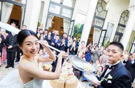 大好きな人たちに囲まれて 笑顔と感謝の結婚式の演出画像