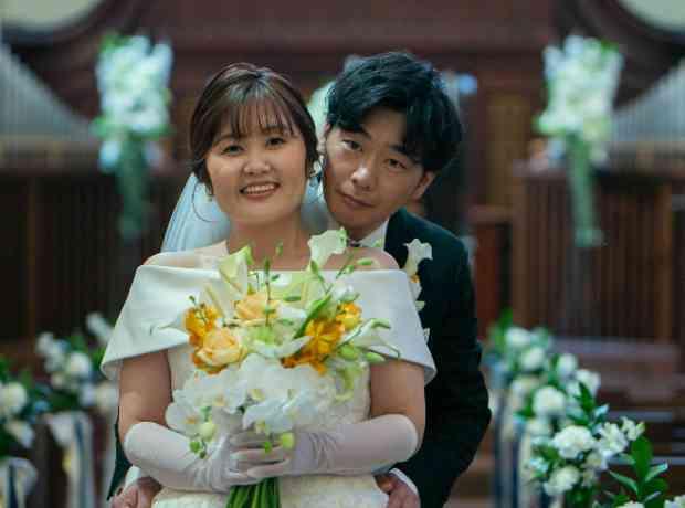 笑顔と涙で迎えた3年越しの【憧れの結婚式】の挙式実例画像
