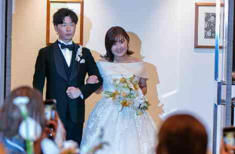 笑顔と涙で迎えた3年越しの【憧れの結婚式】の披露宴画像