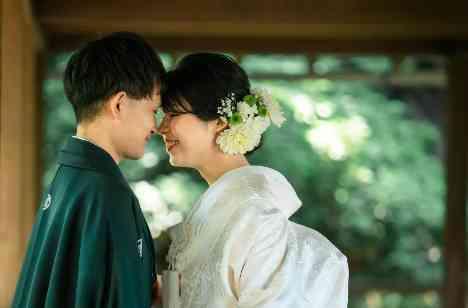 大事なゲストに囲まれて、感謝と笑顔の結婚式の準備・打ち合わせ画像