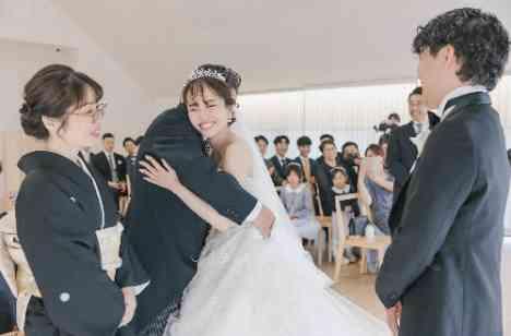 笑いあり涙あり！想いが溢れるあたたかい結婚式の挙式画像