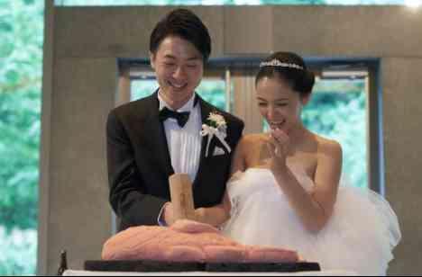 緑溢れるテラス挙式の演出画像
