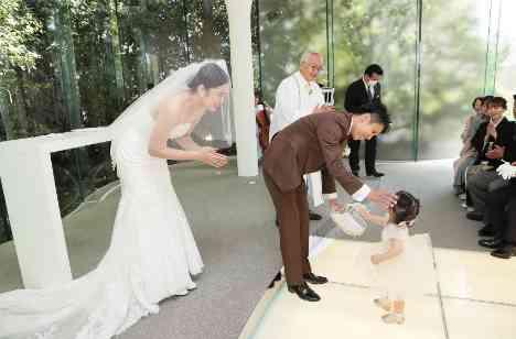 大好きな友人を招待してのおもてなし結婚式の挙式画像