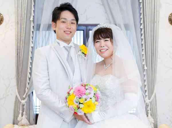 明るいお二人らしい結婚式の挙式実例画像