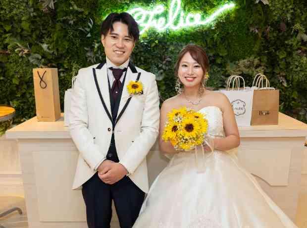ひまわりいっぱいのサマーウェディングの挙式実例画像