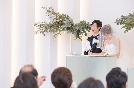 笑って！楽しんで！おふたりらしさ満載Weddingの挙式画像