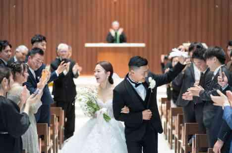ゲストと想いを交わす「心ほどけるWedding」の挙式画像