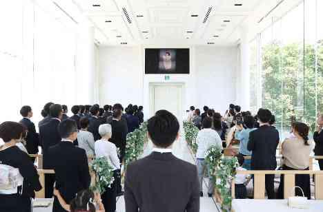 笑顔で溢れる一生忘れられない大切な一日の挙式画像