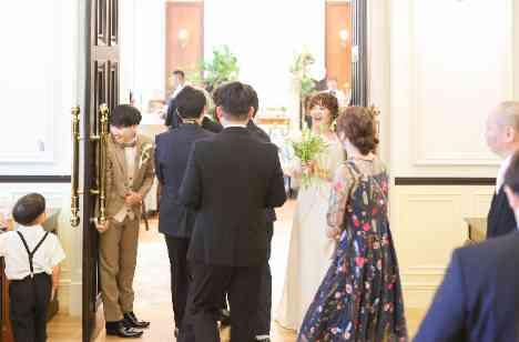 唯一無二の会場装飾!自然を感じるウェディングの披露宴画像