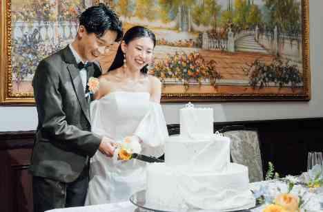 ゲストの愛情に包まれたHappy Weddingの挙式画像