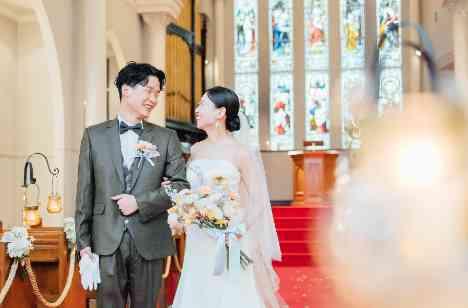 ゲストの愛情に包まれたHappy Weddingの演出画像
