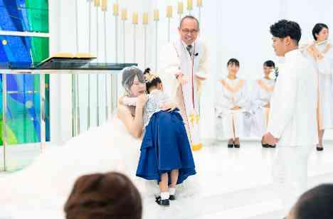 「楽しんでもらいたい」お二人の想いが詰まった結婚式の挙式画像