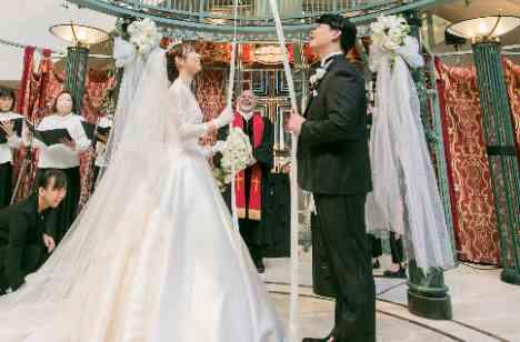 特別なホテルで、美味しいお料理と美景が彩る結婚式の挙式画像
