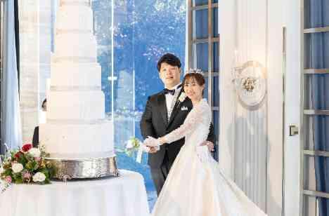 特別なホテルで、美味しいお料理と美景が彩る結婚式の披露宴画像