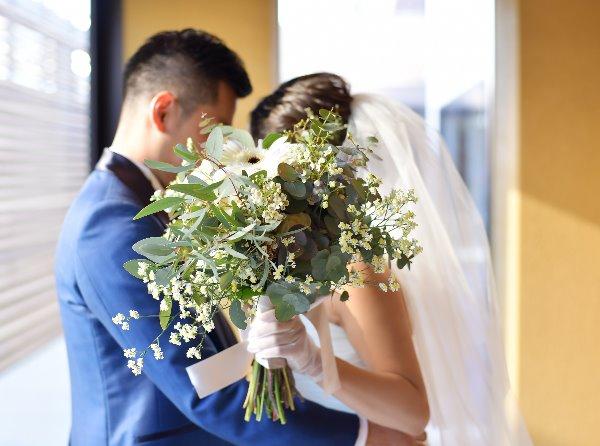 オシャレでアットホームな結婚式の挙式実例画像