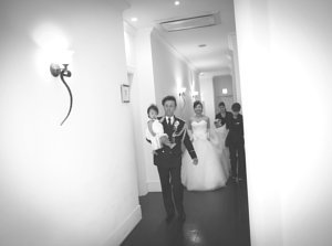 サングラスで叶えるパパママの結婚式の挙式実例画像