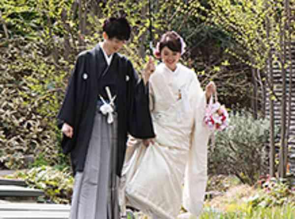 満開の桜と美食でお花見パーティ。の挙式実例画像