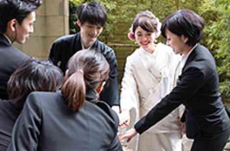 満開の桜と美食でお花見パーティ。の挙式画像