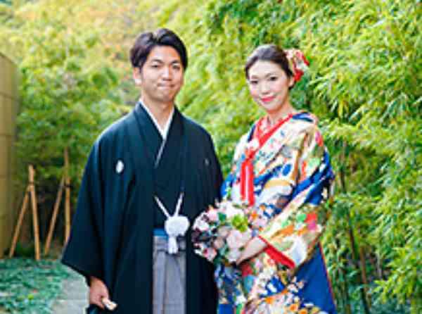 厳かな神前式とアットホームな披露宴を満喫の挙式実例画像