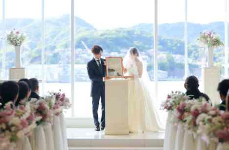 おふたりの憧れと笑顔あふれる夢のような結婚式の挙式画像