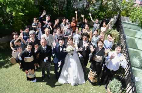 温かい光が降り注ぐ天空ウェディングセレモニーの演出画像